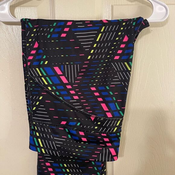 Xersion Black and Pink Geometric athletic wear - Picture 1 of 2